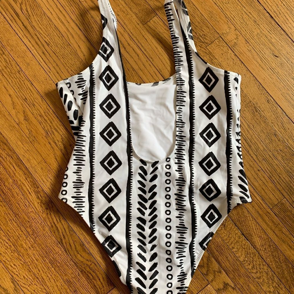 Chubbies Women’s Swimsuit - Picture 2 of 3
